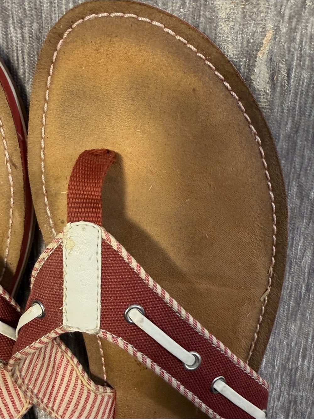 Clarks Women’s Red and White Leather Thong Sandals - Casual Slip-On - Picture 6 of 10